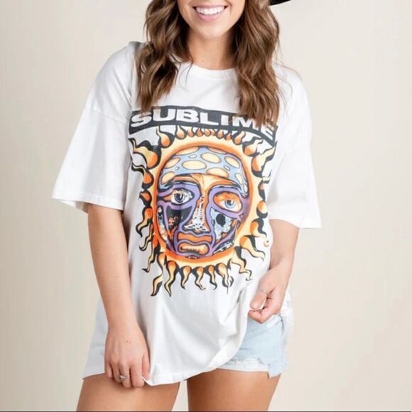 Daydreamer Sublime 40 Oz To Freedom Crewneck Graphic Tee in Vintage White - Picture 1 of 8